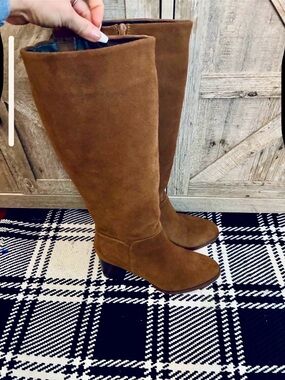 Classic Knee-High Brown Suede Boots - Women